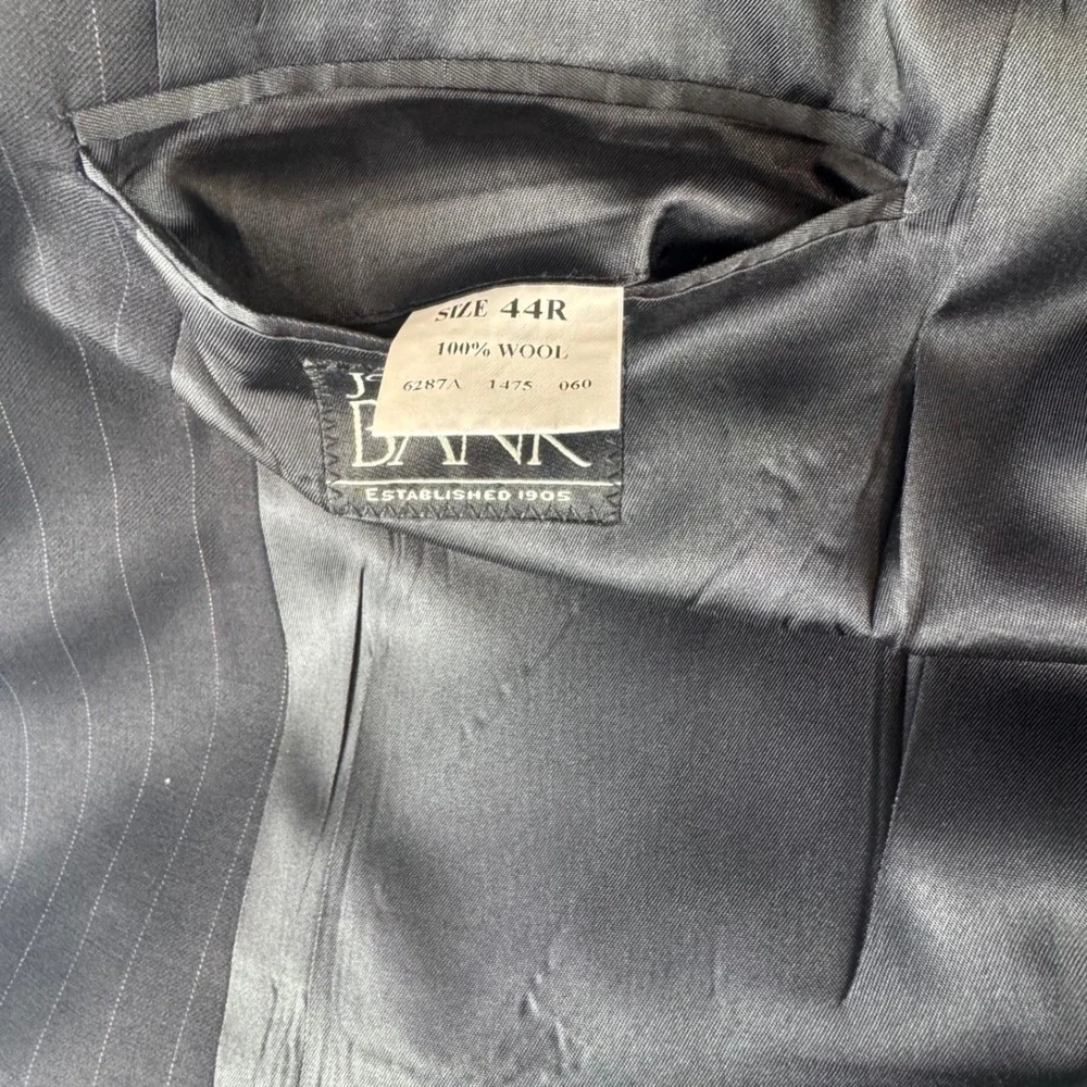 Jos A Bank Mens 44R Suit Jacket Navy Blue Pinstripe 100% Wool 2 Button Blazer